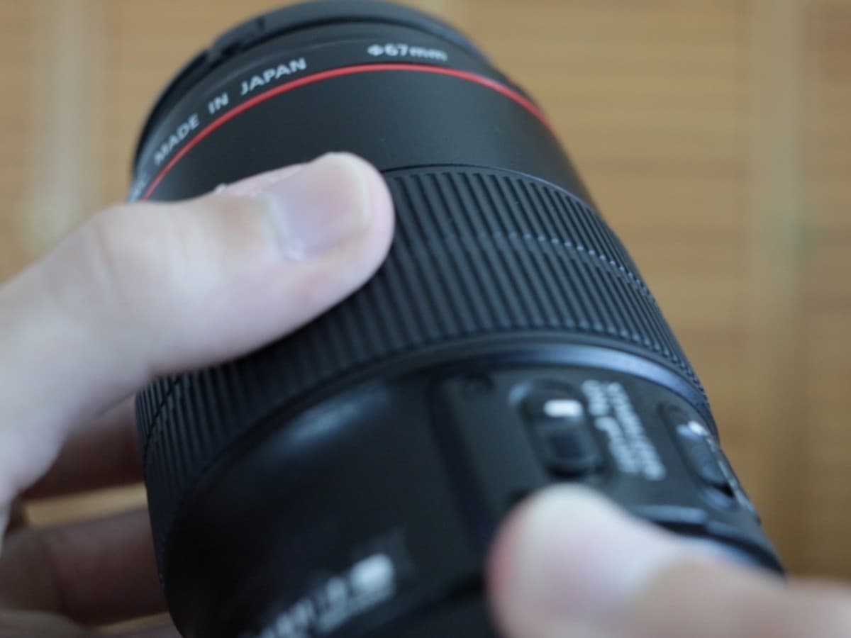 Canon EF 100mm 2.8L macro focus ring.