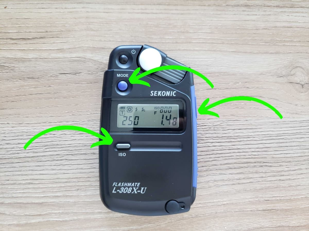 Light meter with an arrow pointing to the controls.