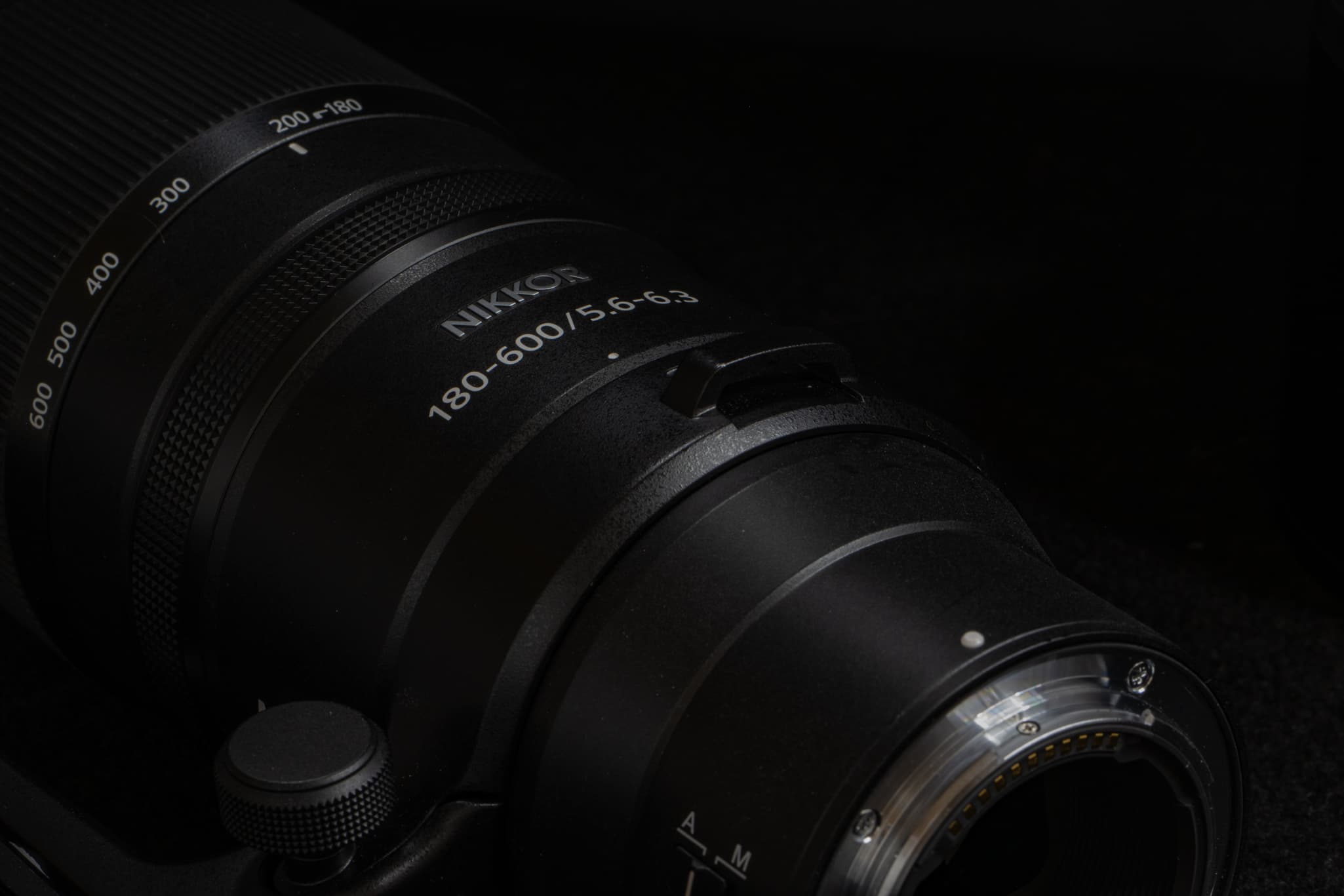 Highlighting the material design on the Nikon Z 180-600mm f/5.6-6.3 VR