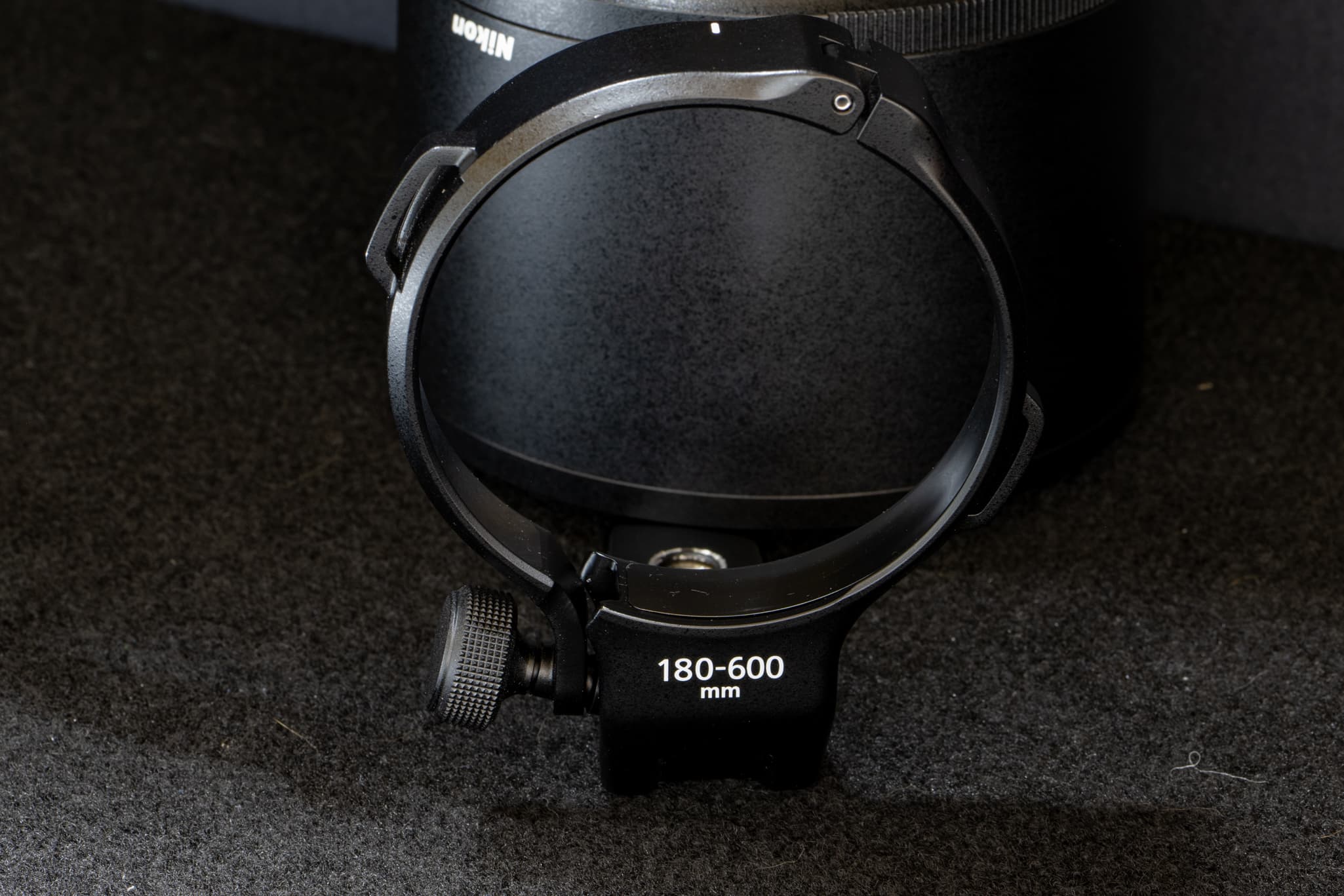 Showing tripod mechanisms on the Nikon Z 180-600mm f/5.6-6.3 VR