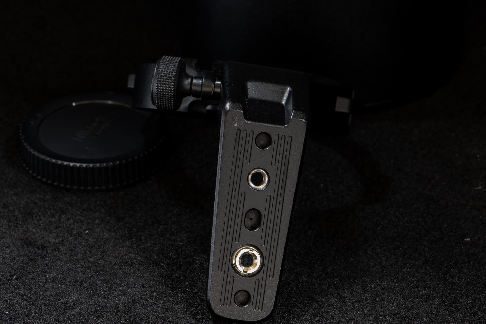 Showing tripod mechanisms on the Nikon Z 180-600mm f/5.6-6.3 VR