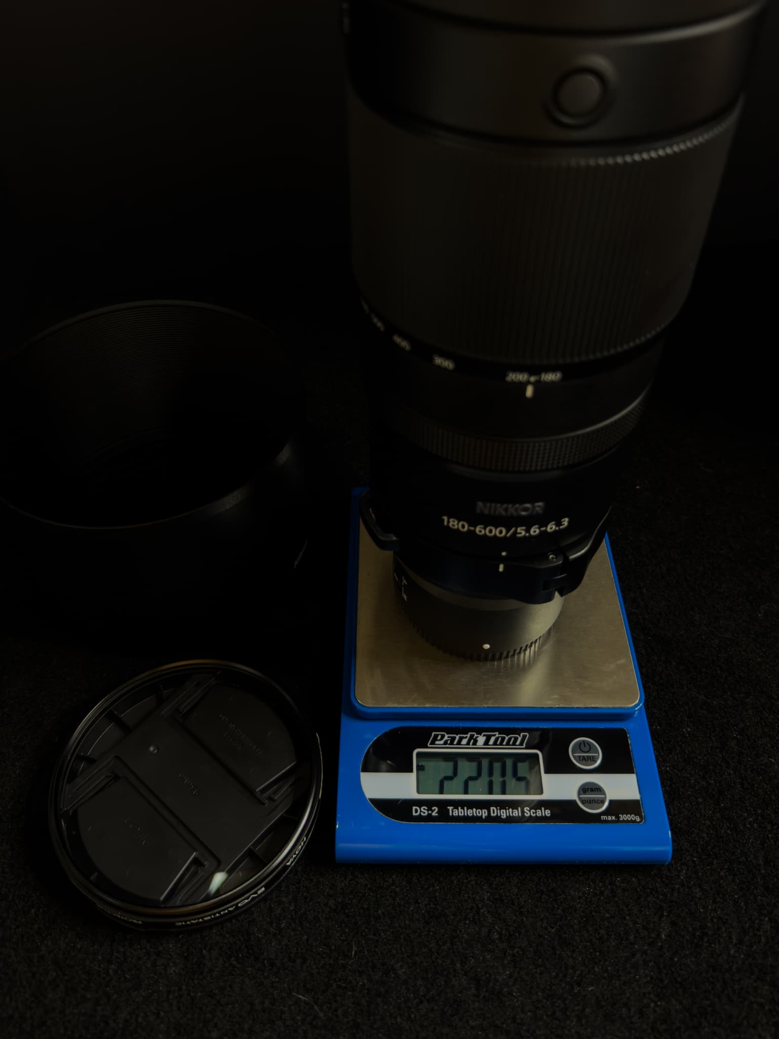 Weight of Nikon Z 180-600mm f/5.6-6.3 VR without lens cap