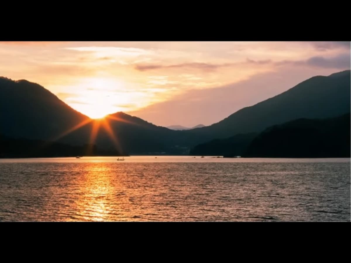 Before golden triangle Landscape photo with mountains and lake.