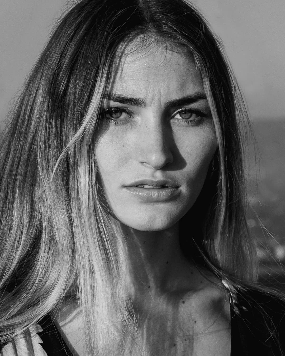 Black and white portrait Girl in black and white photo.