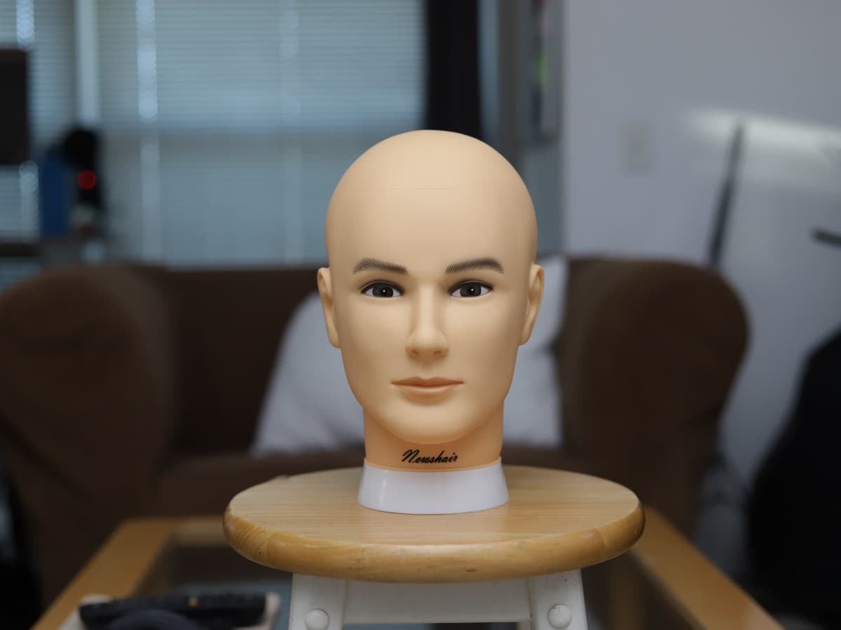 Bouncing flash upwards on ceiling Mannequin head on a stool with light from above the head.