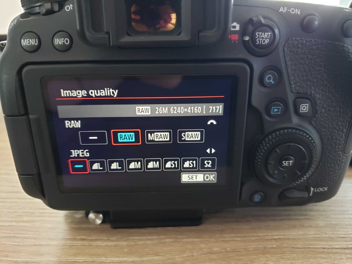 Changing to RAW on my Canon 6D Mark II Settings to change to RAW file format on a Canon 6D Mark II.