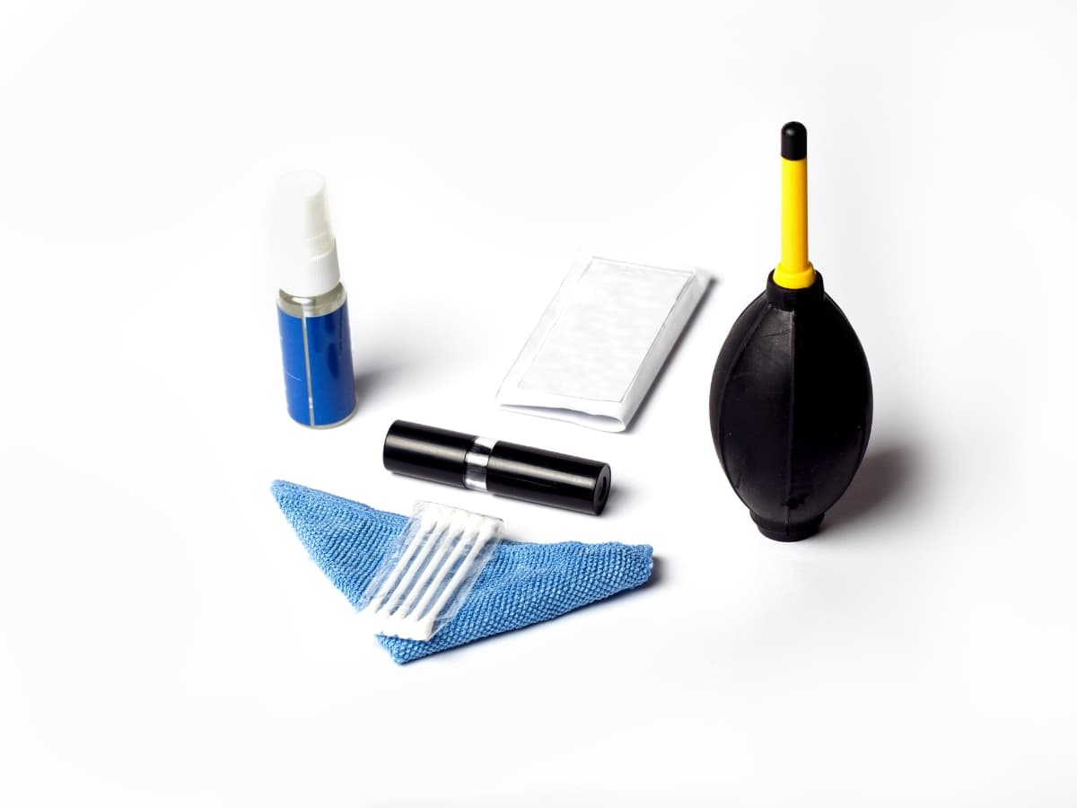 Lens cleaning kit Lens cleaning kit.