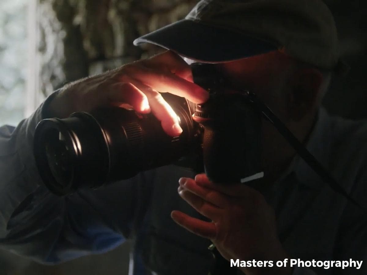 Steve McCurry photography stance - Source (MASTERS OF PHOTOGRAPHY: STEVE MCCURRY MASTERCLASS) Steve McCurry in his photography stance.