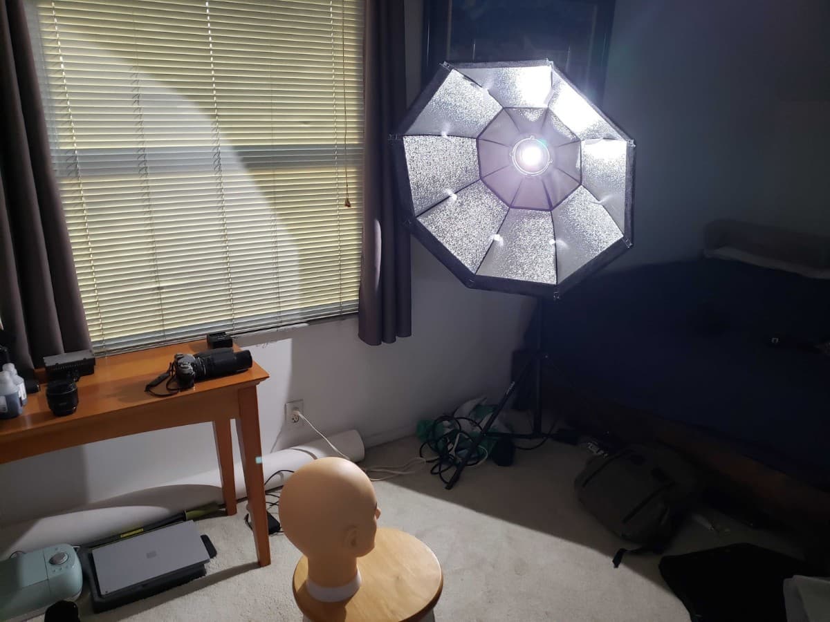 Strobe light no diffusion further from subject Strobe light with no diffusion further from mannequin head.